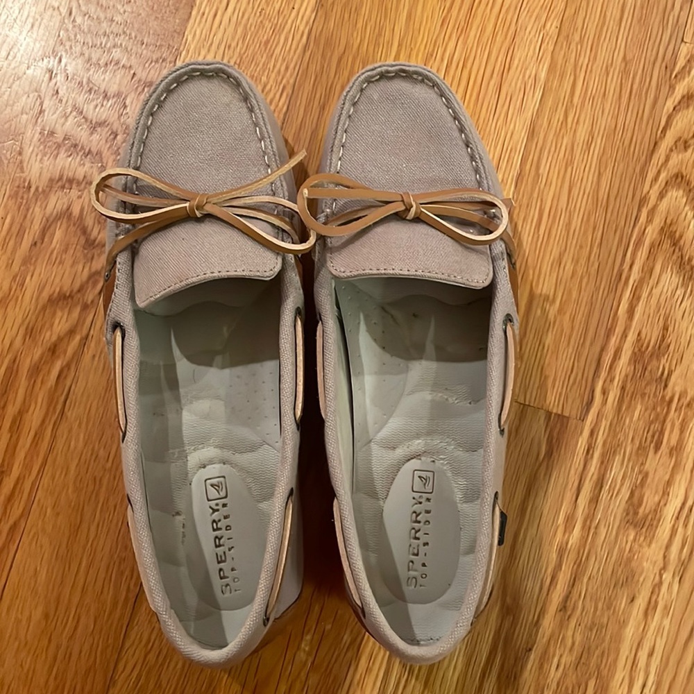 Gray Sperry topsider, women’s size 7. Great condition
